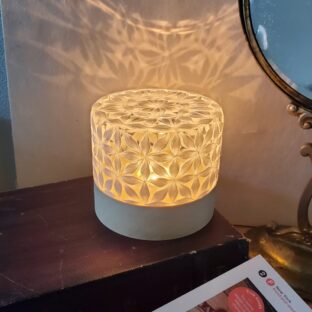 非公開: 【幻想的な模様が広がる】コードレスランプ　和紙切子